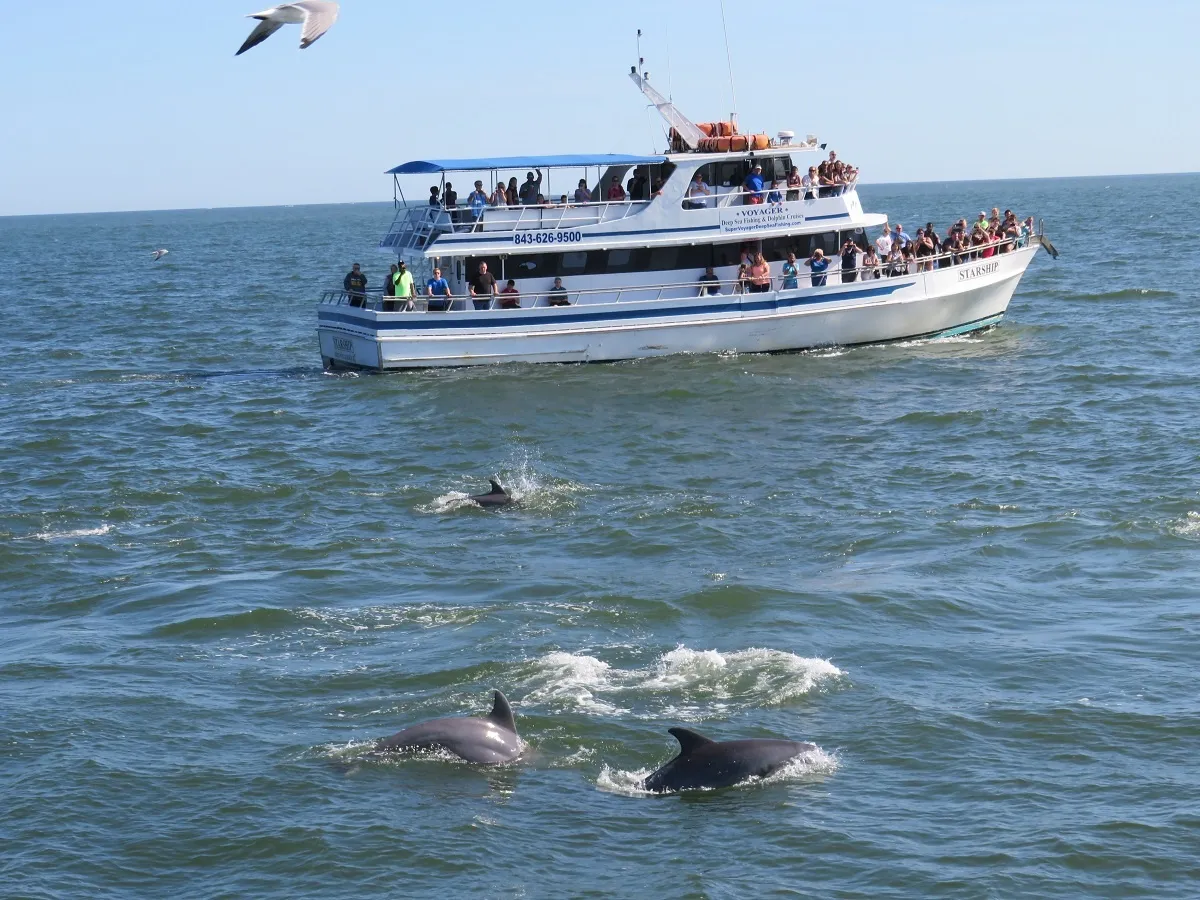 a small boat in a body of water